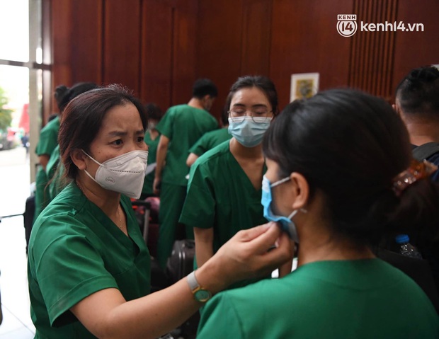Ảnh: 230 sinh viên và giảng viên Cao đẳng Y tế Bạch Mai lên đường vào TP.HCM hỗ trợ chống dịch - Ảnh 9.