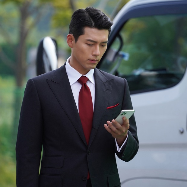 Hyun Bin xuất hiện với thần thái đỉnh của chóp trong TVC quảng cáo mới, nhưng netizen lại soi ra một điểm gây lú khá thú vị! - Ảnh 3.