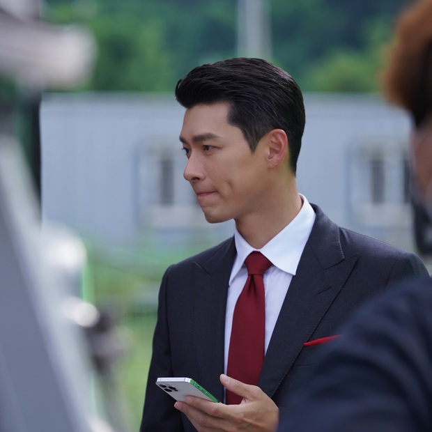 Hyun Bin xuất hiện với thần thái đỉnh của chóp trong TVC quảng cáo mới, nhưng netizen lại soi ra một điểm gây lú khá thú vị! - Ảnh 7.