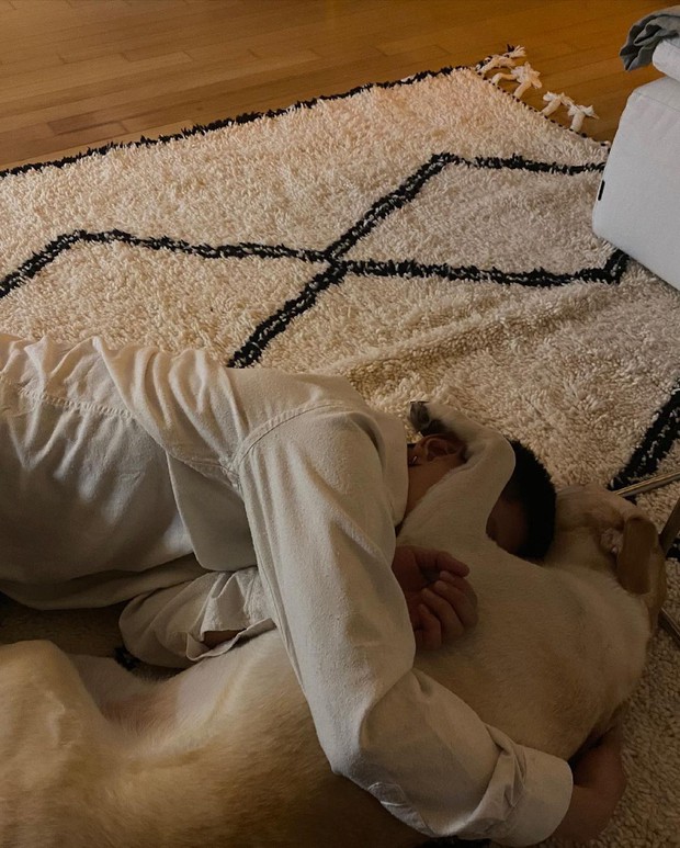 Báo Hàn tung ảnh độc quyền tóm gọn Joy (Red Velvet) và Crush hẹn hò: Diện đồ đôi lồ lộ, tình tứ dẫn theo nhân vật đặc biệt - Ảnh 8.