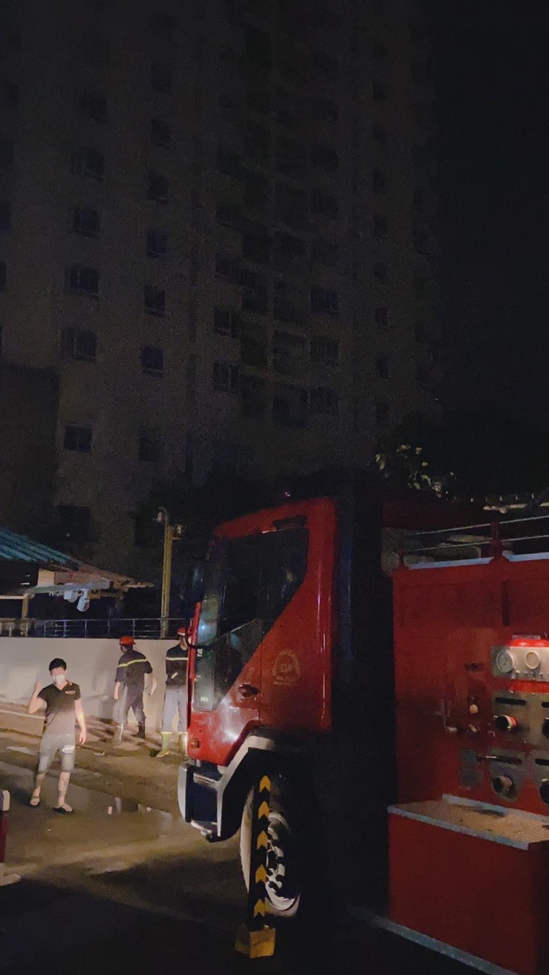 Nửa đêm vợ cũ Hoài Lâm ôm 2 con tháo chạy khỏi chung cư, trải qua 1 tiếng hoảng hồn vì lý do này! - Ảnh 5. Nửa đêm vợ cũ Hoài Lâm ôm 2 con tháo chạy khỏi chung cư, trải qua 1 tiếng hoảng hồn vì lý do này! - Ảnh 5.