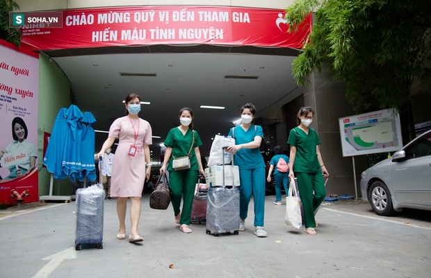 Những ‘bóng hồng’ Nam tiến chống dịch Covid-19: “Hot girl huyết áp” sẵn sàng cắt bay mái tóc dài - Ảnh 1. Những ‘bóng hồng’ Nam tiến chống dịch Covid-19: “Hot girl huyết áp” sẵn sàng cắt bay mái tóc dài - Ảnh 1.