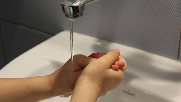 Bé gái 4 tuổi tử vong sau 12 giờ nhập viện, bác sĩ cảnh báo loại virus có cách thức lây nhiễm tương tự SARS-CoV-2 - Ảnh 2. Bé gái 4 tuổi tử vong sau 12 giờ nhập viện, bác sĩ cảnh báo loại virus có cách thức lây nhiễm tương tự SARS-CoV-2 - Ảnh 2.
