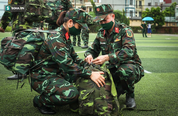 Những ‘bóng hồng’ Nam tiến chống dịch Covid-19: “Hot girl huyết áp” sẵn sàng cắt bay mái tóc dài - Ảnh 11. Những ‘bóng hồng’ Nam tiến chống dịch Covid-19: “Hot girl huyết áp” sẵn sàng cắt bay mái tóc dài - Ảnh 11.