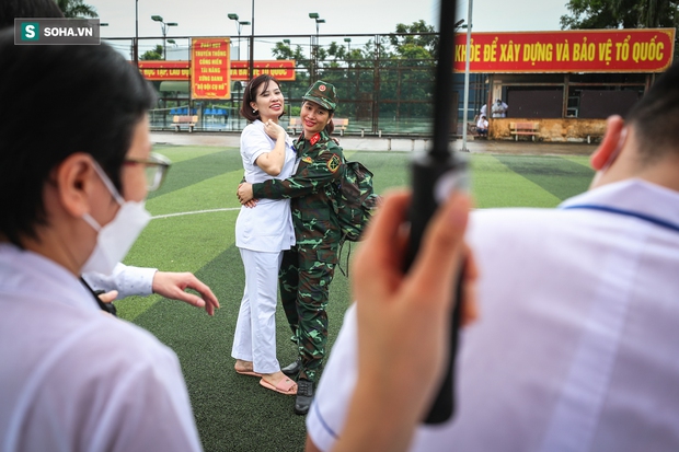 Những ‘bóng hồng’ Nam tiến chống dịch Covid-19: “Hot girl huyết áp” sẵn sàng cắt bay mái tóc dài - Ảnh 14. Những ‘bóng hồng’ Nam tiến chống dịch Covid-19: “Hot girl huyết áp” sẵn sàng cắt bay mái tóc dài - Ảnh 14.