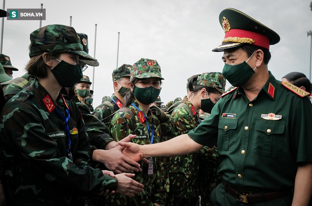 Những ‘bóng hồng’ Nam tiến chống dịch Covid-19: “Hot girl huyết áp” sẵn sàng cắt bay mái tóc dài - Ảnh 7. Những ‘bóng hồng’ Nam tiến chống dịch Covid-19: “Hot girl huyết áp” sẵn sàng cắt bay mái tóc dài - Ảnh 7.