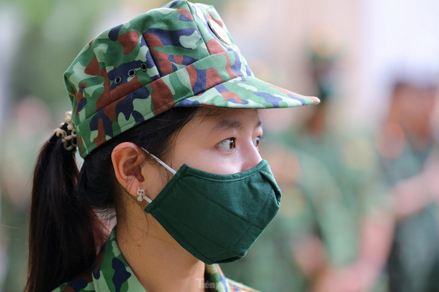 Những ‘bóng hồng’ Nam tiến chống dịch Covid-19: “Hot girl huyết áp” sẵn sàng cắt bay mái tóc dài - Ảnh 8. Những ‘bóng hồng’ Nam tiến chống dịch Covid-19: “Hot girl huyết áp” sẵn sàng cắt bay mái tóc dài - Ảnh 8.