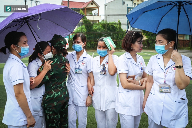 Những ‘bóng hồng’ Nam tiến chống dịch Covid-19: “Hot girl huyết áp” sẵn sàng cắt bay mái tóc dài - Ảnh 10. Những ‘bóng hồng’ Nam tiến chống dịch Covid-19: “Hot girl huyết áp” sẵn sàng cắt bay mái tóc dài - Ảnh 10.