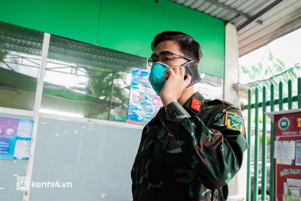 Ảnh: Lực lượng quân y đến từng nhà, tận tình thăm khám cho các F0 - Ảnh 16.