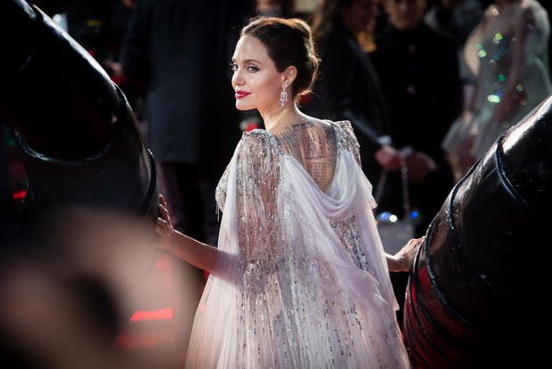 Angelina Jolie and 2 legendary red carpets: At 11 years old, she was already like an A-list star because she was incredibly beautiful, at 44 years old, she became a stunningly beautiful queen - Photo 10.