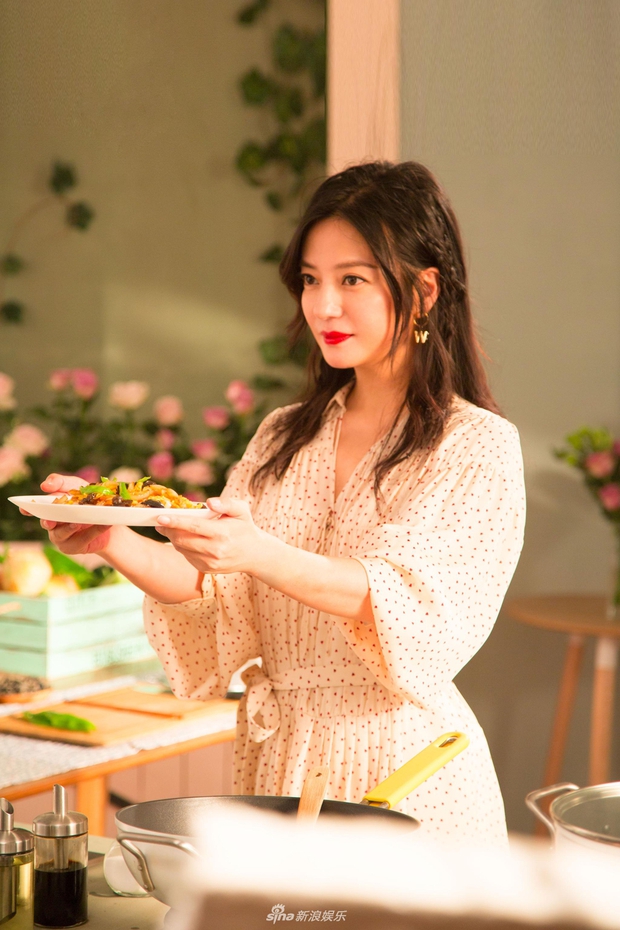 Cuộc phong sát Triệu Vy dồn dập trong đêm: Tên bị xoá sạch khỏi loạt dự án, Weibo và website lớn nhất Trung Quốc cho bay màu - Ảnh 6. Cuộc phong sát Triệu Vy dồn dập trong đêm: Tên bị xoá sạch khỏi loạt dự án, Weibo và website lớn nhất Trung Quốc cho bay màu - Ảnh 6.