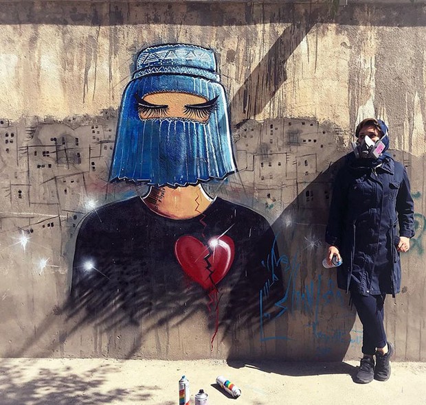 Nữ nghệ sĩ graffiti hiếm hoi của Afghanistan và 20 tác phẩm đường phố đầy ám ảnh về thân phận người phụ nữ - Ảnh 3.