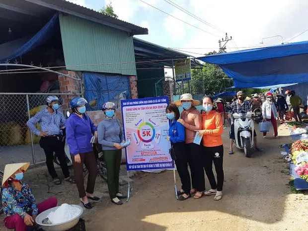 Phát hiện 14 ca Covid-19 chưa rõ nguồn lây trong một gia đình 3 thế hệ - Ảnh 1. Phát hiện 14 ca Covid-19 chưa rõ nguồn lây trong một gia đình 3 thế hệ - Ảnh 1.