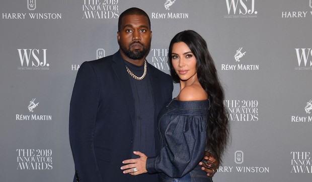 Chuyện như đùa: Rộ ảnh Kanye West và Kim Kardashian làm đám cưới lần 2 chỉ sau 6 tháng ly hôn, chuyện gì đây? - Ảnh 5. Chuyện như đùa: Rộ ảnh Kanye West và Kim Kardashian làm đám cưới lần 2 chỉ sau 6 tháng ly hôn, chuyện gì đây? - Ảnh 5.