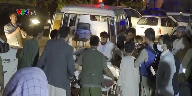 Ít nhất 170 người thiệt mạng trong vụ đánh bom tại Kabul - Ảnh 1.