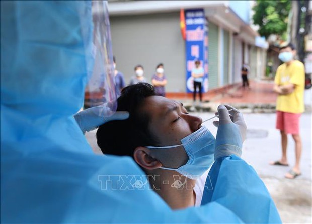 Chiều 28/8, Hà Nội có thêm 21 ca dương tính mới, trong đó có 3 nhân viên y tế - Ảnh 1.