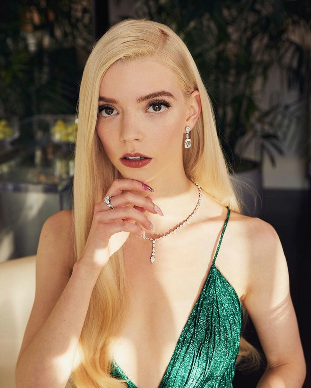 Nữ hoàng la hét Anya Taylor-Joy đại náo tạp chí: Không khoe vòng 1 ngồn ngộn mà vẫn mê hồn, nhưng zoom kĩ mặt thì hết hồn - Ảnh 15.