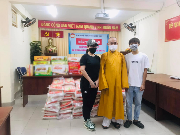 Phi Nhung tích cực làm từ thiện suốt 20 năm: Có mặt khắp nơi san sẻ yêu thương, nhiễm Covid-19 khi đi trao quà mùa dịch - Ảnh 14.