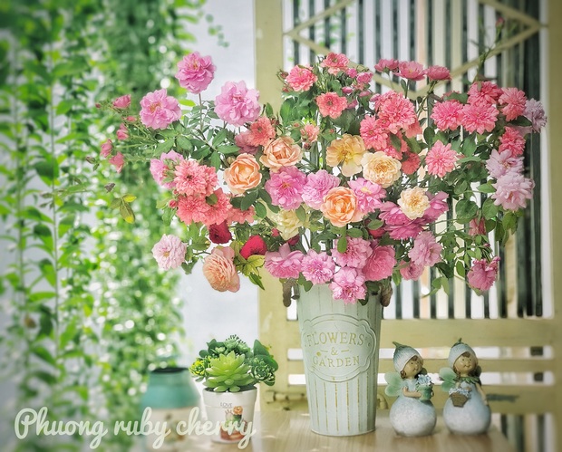Nữ nhân viên văn phòng gây xuýt xoa vì cắm hoa đẹp mê như ảnh Pinterest, sắm hơn trăm chiếc bình để thỏa mãn đam mê - Ảnh 6.
