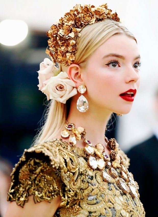 Nữ hoàng la hét Anya Taylor-Joy đại náo tạp chí: Không khoe vòng 1 ngồn ngộn mà vẫn mê hồn, nhưng zoom kĩ mặt thì hết hồn - Ảnh 13.