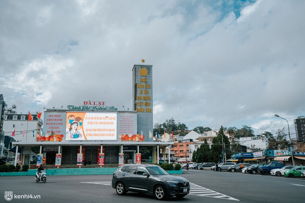 Ảnh hiếm: Một Đà Lạt chưa bao giờ hiu quạnh như thế trong mùa cao điểm du lịch, cảnh đẹp nhưng người có vui? - Ảnh 2.