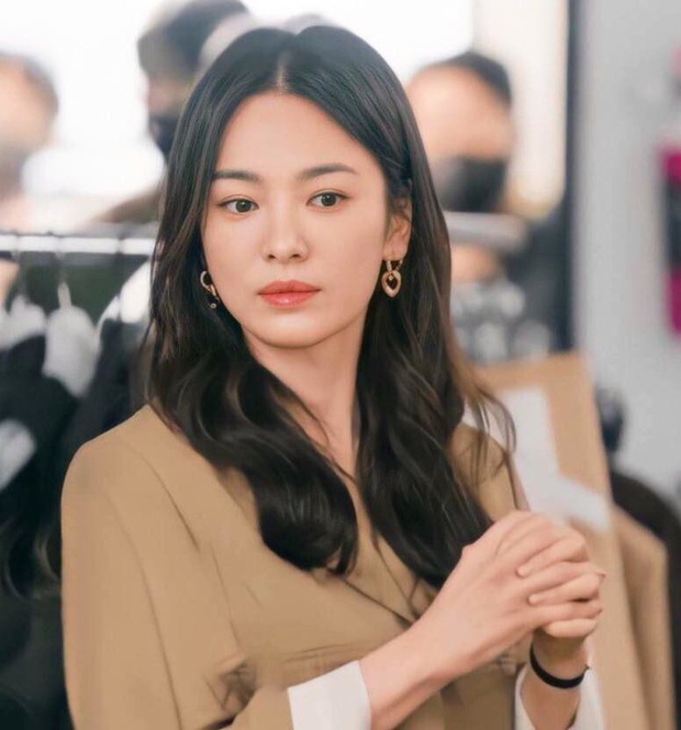 Sẽ như thế nào nếu Song Hye Kyo trở về thời xì-tin dâu như 20 năm trước? - Ảnh 1. Sẽ như thế nào nếu Song Hye Kyo trở về thời xì-tin dâu như 20 năm trước? - Ảnh 1.