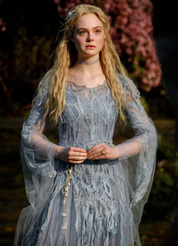 6 nàng công chúa Disney phiên bản live action: Elle Fanning, Lily Collins đỉnh khỏi bàn, riêng Lưu Diệc Phi bị la ó vì tạo hình - Ảnh 13.