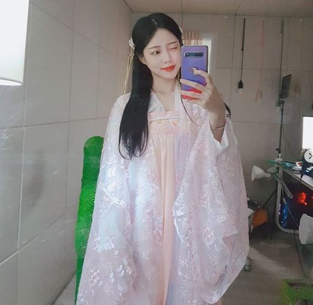 Trêu đùa mèo cưng quá đà, nữ streamer bị boss tấn công tới mức phải nhập viện - Ảnh 8. Trêu đùa mèo cưng quá đà, nữ streamer bị boss tấn công tới mức phải nhập viện - Ảnh 8.