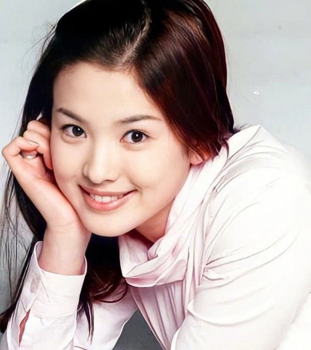 Sẽ như thế nào nếu Song Hye Kyo trở về thời xì-tin dâu như 20 năm trước? - Ảnh 7. Sẽ như thế nào nếu Song Hye Kyo trở về thời xì-tin dâu như 20 năm trước? - Ảnh 7.