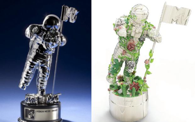 Cúp moonman kỉ niệm 40 năm của MTV VMAs bị chê phèn nhưng đằng sau là cả câu chuyện ý nghĩa - Ảnh 3. Cúp moonman kỉ niệm 40 năm của MTV VMAs bị chê phèn nhưng đằng sau là cả câu chuyện ý nghĩa - Ảnh 3.