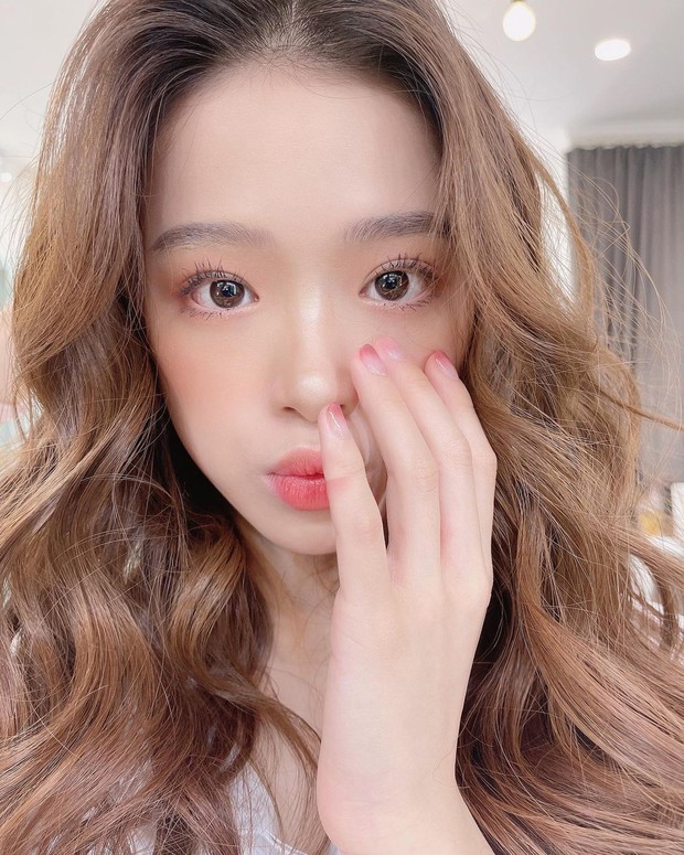 Linh Ka khoe 2 kem chống nắng xịn xò, mách chị em chỗ bán uy tín kem tẩy da chết Dove siêu hot dạo gần đây - Ảnh 1. Linh Ka khoe 2 kem chống nắng xịn xò, mách chị em chỗ bán uy tín kem tẩy da chết Dove siêu hot dạo gần đây - Ảnh 1.