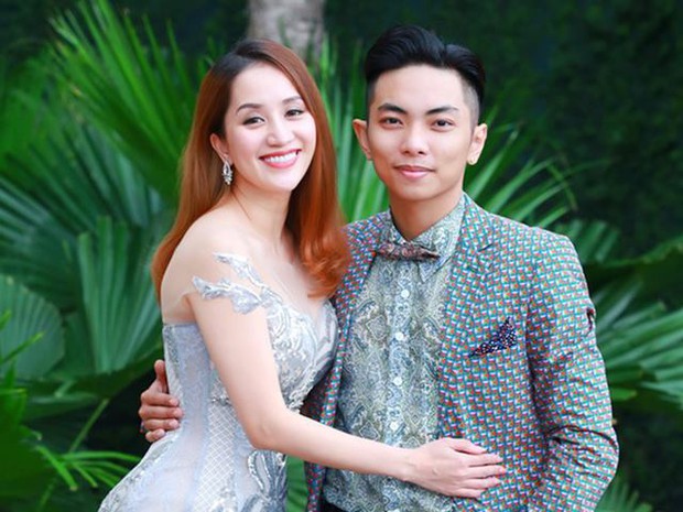 Netizen để ý ánh mắt Khánh Thi đượm buồn, biểu cảm gượng gạo trong livestream với Phan Hiển hậu tin đồn trà xanh - Ảnh 10. Netizen để ý ánh mắt Khánh Thi đượm buồn, biểu cảm gượng gạo trong livestream với Phan Hiển hậu tin đồn trà xanh - Ảnh 10.