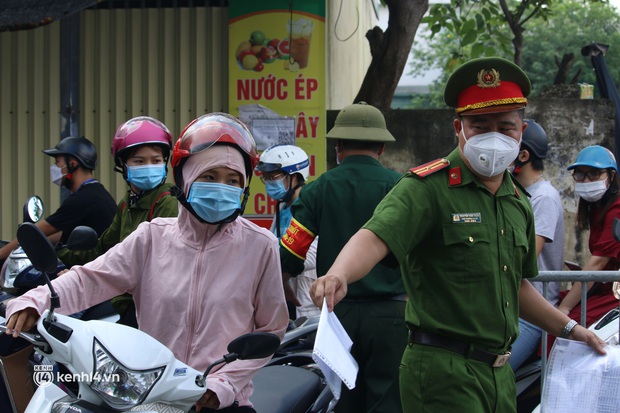 Hà Nội: Nhiều người bị yêu cầu quay xe vì không có lịch trực - Ảnh 4. Hà Nội: Nhiều người bị yêu cầu quay xe vì không có lịch trực - Ảnh 4.