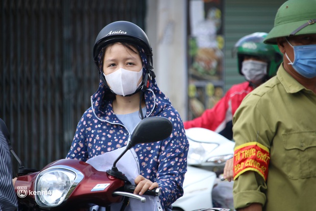 Hà Nội: Nhiều người bị yêu cầu quay xe vì không có lịch trực - Ảnh 11. Hà Nội: Nhiều người bị yêu cầu quay xe vì không có lịch trực - Ảnh 11.