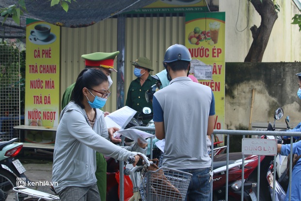 Hà Nội: Nhiều người bị yêu cầu quay xe vì không có lịch trực - Ảnh 8. Hà Nội: Nhiều người bị yêu cầu quay xe vì không có lịch trực - Ảnh 8.