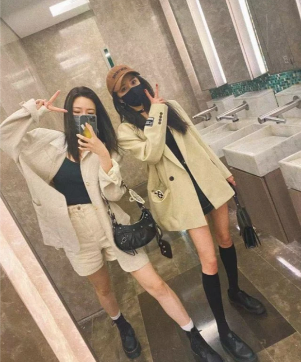 Dương Mịch lần đầu lộ diện hậu tin đồn bị phong sát sau Triệu Vy, soi trang phục nhận ra ngay tâm trạng hiện tại - Ảnh 6. Dương Mịch lần đầu lộ diện hậu tin đồn bị phong sát sau Triệu Vy, soi trang phục nhận ra ngay tâm trạng hiện tại - Ảnh 6.