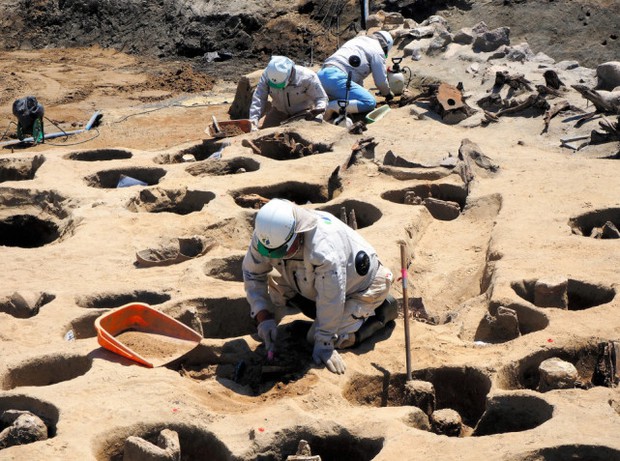 Khu mộ cổ Nhật Bản chôn cất 1.500 hài cốt trong hố tròn: Đại dịch kinh hoàng không kém Covid-19? - Ảnh 4.