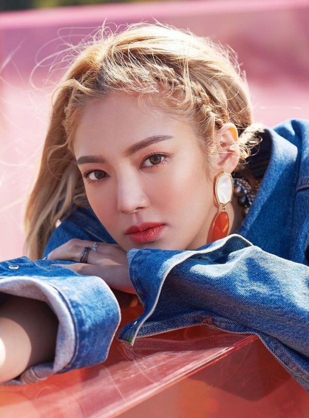 Nhan sắc của SNSD ngày mới ra mắt và bây giờ: Yoona - Taeyeon xứng danh nữ thần, loạt thành viên kém sắc lột xác thấy rõ - Ảnh 26. Nhan sắc của SNSD ngày mới ra mắt và bây giờ: Yoona - Taeyeon xứng danh nữ thần, loạt thành viên kém sắc lột xác thấy rõ - Ảnh 26.
