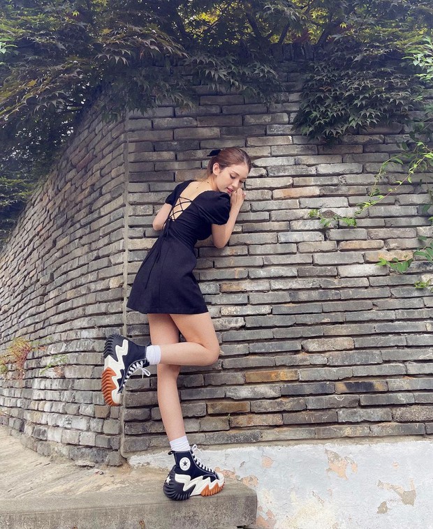 List đồ Zara sao Hàn vừa diện: “Thiên thần lai” Somi - Nancy so kè cực gắt, toàn kiểu xinh yêu nhìn là muốn mua theo - Ảnh 4.