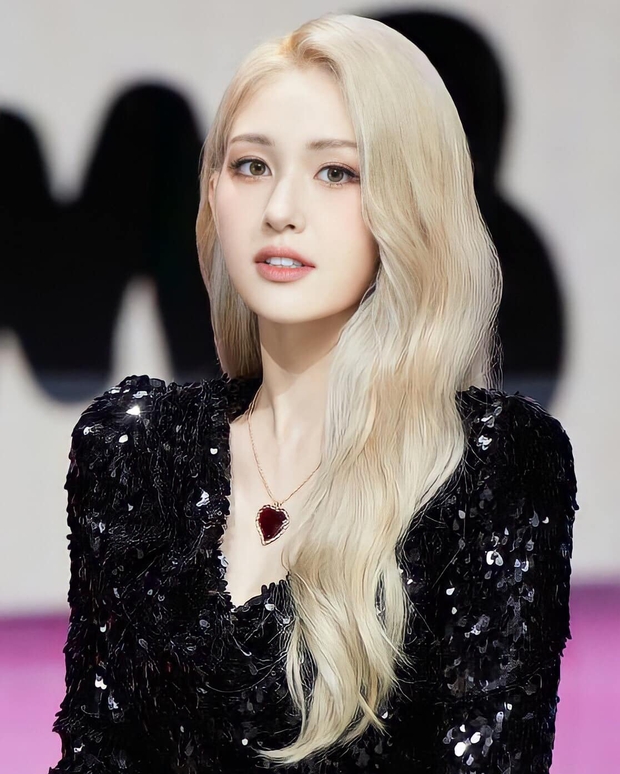 Somi - Nancy quả thực tương phản nhau, ngay từ việc nhuộm tóc bạch kim đã thể hiện phần nào - Ảnh 1. Somi - Nancy quả thực tương phản nhau, ngay từ việc nhuộm tóc bạch kim đã thể hiện phần nào - Ảnh 1.