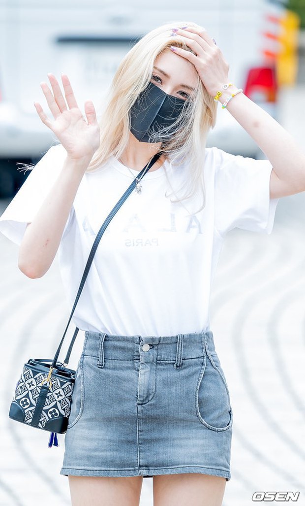 Màn đọ sắc của dàn mỹ nhân Kpop đi làm: Wendy (Red Velvet) trắng bật tông, nữ thần lai Somi nhà YG như búp bê sống át cả Màn đọ sắc của dàn mỹ nhân Kpop đi làm: Wendy (Red Velvet) trắng bật tông, nữ thần lai Somi nhà YG như búp bê sống át cả