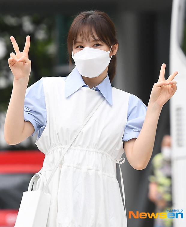Màn đọ sắc của dàn mỹ nhân Kpop đi làm: Wendy (Red Velvet) trắng bật tông, nữ thần lai Somi nhà YG như búp bê sống át cả Màn đọ sắc của dàn mỹ nhân Kpop đi làm: Wendy (Red Velvet) trắng bật tông, nữ thần lai Somi nhà YG như búp bê sống át cả