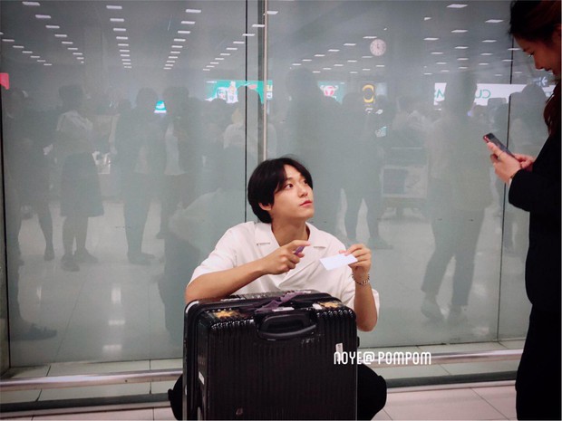 Thử chụp lén dàn tài tử Hàn: Hyun Bin khí chất nghẹt thở, Lee Min Ho chân siêu dài, Lee Dong Wook - Park Seo Joon đẹp điên lên - Ảnh 25. Thử chụp lén dàn tài tử Hàn: Hyun Bin khí chất nghẹt thở, Lee Min Ho chân siêu dài, Lee Dong Wook - Park Seo Joon đẹp điên lên - Ảnh 25.