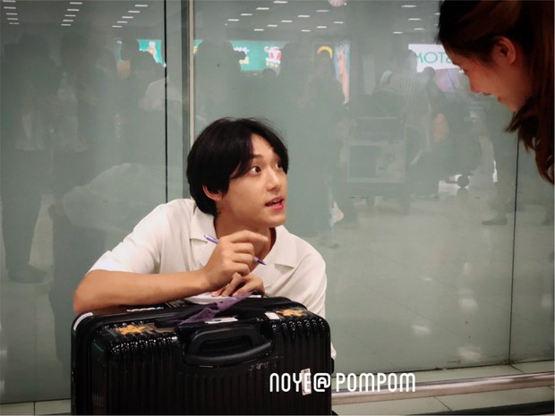 Thử chụp lén dàn tài tử Hàn: Hyun Bin khí chất nghẹt thở, Lee Min Ho chân siêu dài, Lee Dong Wook - Park Seo Joon đẹp điên lên - Ảnh 24. Thử chụp lén dàn tài tử Hàn: Hyun Bin khí chất nghẹt thở, Lee Min Ho chân siêu dài, Lee Dong Wook - Park Seo Joon đẹp điên lên - Ảnh 24.