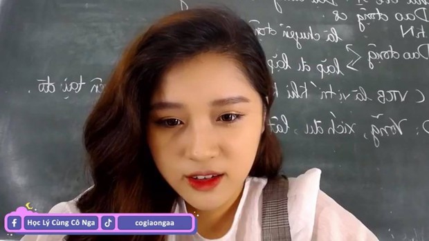 Xuất hiện thêm cô giáo Vật lý xinh như hotgirl livestream dạy học, có 1 điểm ăn đứt cô Minh Thu - Ảnh 1. Xuất hiện thêm cô giáo Vật lý xinh như hotgirl livestream dạy học, có 1 điểm ăn đứt cô Minh Thu - Ảnh 1.