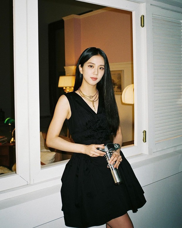 Jisoo (BLACKPINK) nhuộm tóc thôi mà làm MXH đảo điên, có mặt trên Top Trending của 37 quốc gia - Ảnh 2.