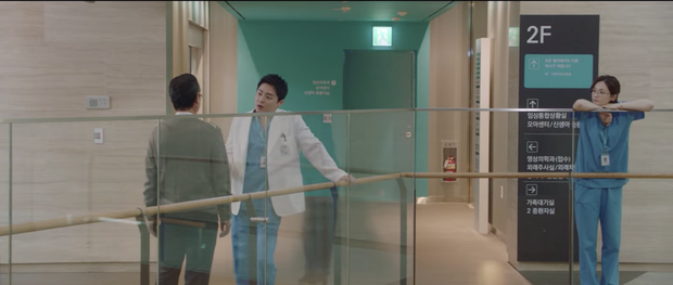 Hospital Playlist 2 tập 7: Gia đình Ik Jun - Song Hwa cắm trại tâm tình siêu ngọt, đôi Vườn Đông đụng độ biến lớn - Ảnh 3.