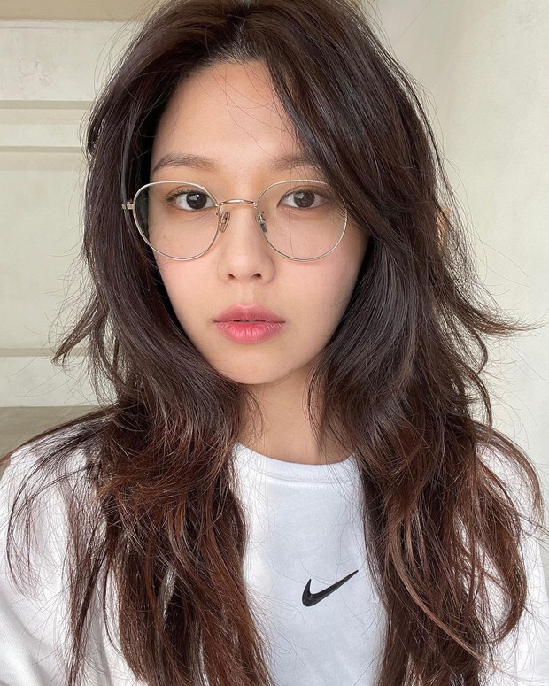 Nhan sắc của SNSD ngày mới ra mắt và bây giờ: Yoona - Taeyeon xứng danh nữ thần, loạt thành viên kém sắc lột xác thấy rõ - Ảnh 38. Nhan sắc của SNSD ngày mới ra mắt và bây giờ: Yoona - Taeyeon xứng danh nữ thần, loạt thành viên kém sắc lột xác thấy rõ - Ảnh 38.