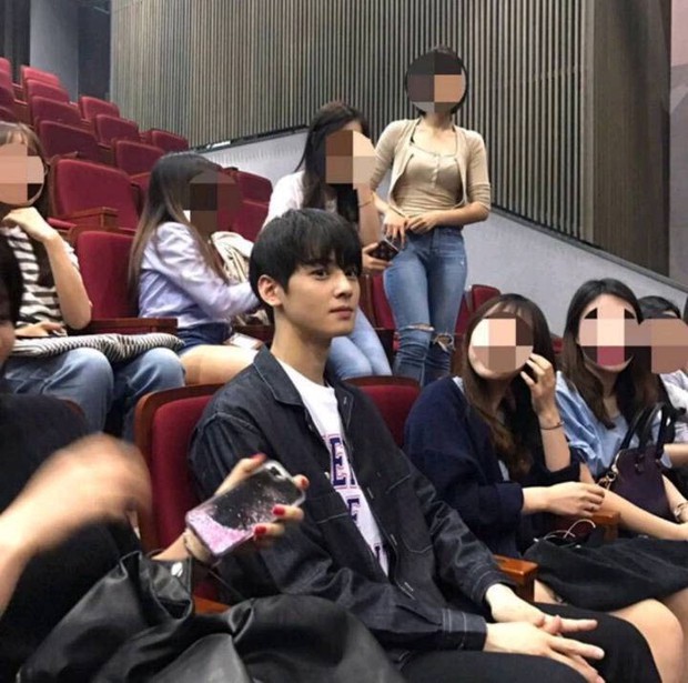 Thử chụp lén dàn tài tử Hàn: Hyun Bin khí chất nghẹt thở, Lee Min Ho chân siêu dài, Lee Dong Wook - Park Seo Joon đẹp điên lên - Ảnh 10. Thử chụp lén dàn tài tử Hàn: Hyun Bin khí chất nghẹt thở, Lee Min Ho chân siêu dài, Lee Dong Wook - Park Seo Joon đẹp điên lên - Ảnh 10.