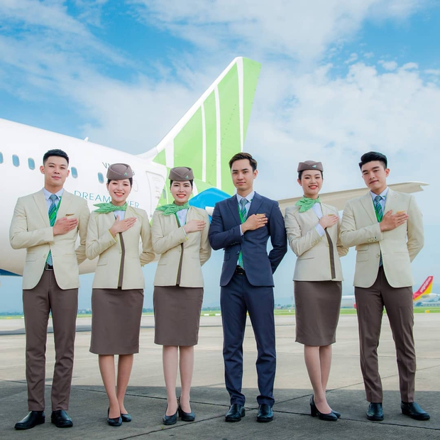 Không phải Vietnam Airlines, 1 hãng bay khác ở Việt Nam nổi tiếng tuyển tiếp viên cực gắt: Ngoại hình A+, tỷ lệ chọi cao muốn xỉu - Ảnh 2. Không phải Vietnam Airlines, 1 hãng bay khác ở Việt Nam nổi tiếng tuyển tiếp viên cực gắt: Ngoại hình A+, tỷ lệ chọi cao muốn xỉu - Ảnh 2.